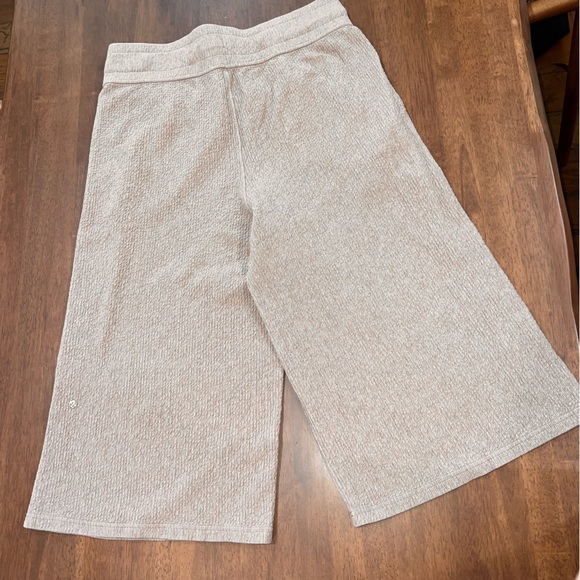 Lululemon Retreat Yourself Crop Heathered Soft Sand Textured Wide-Leg Pants 12 - Picture 8 of 10